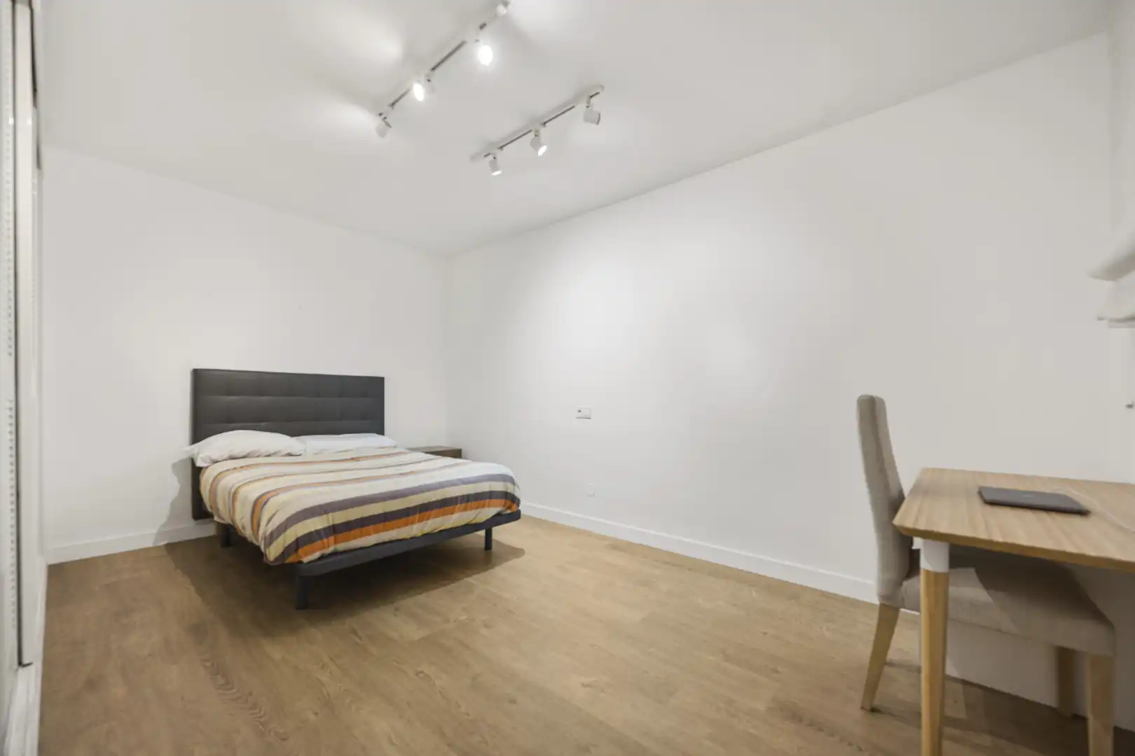 Habitación de Apartamento en venta en Benahavís con Aire acondicionado, Terraza y Piscina