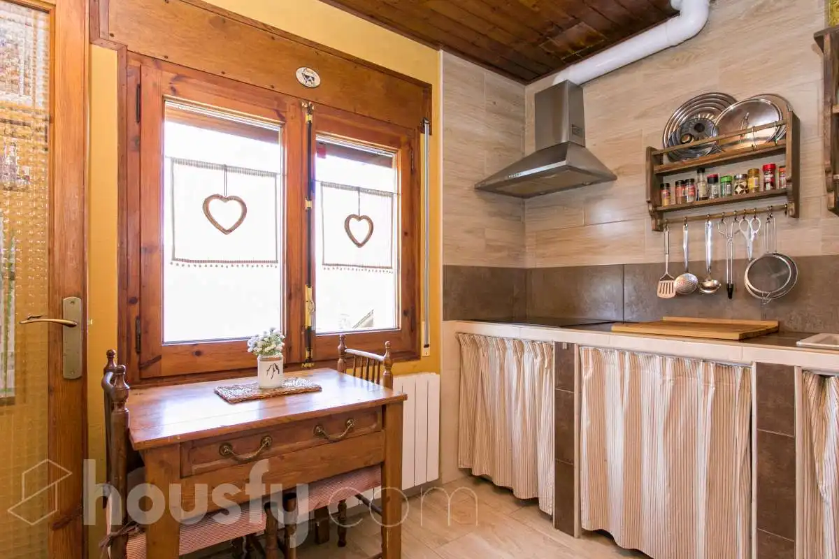 Kitchen of Flat for sale in Alp  with Air Conditioner, Heating and Terrace