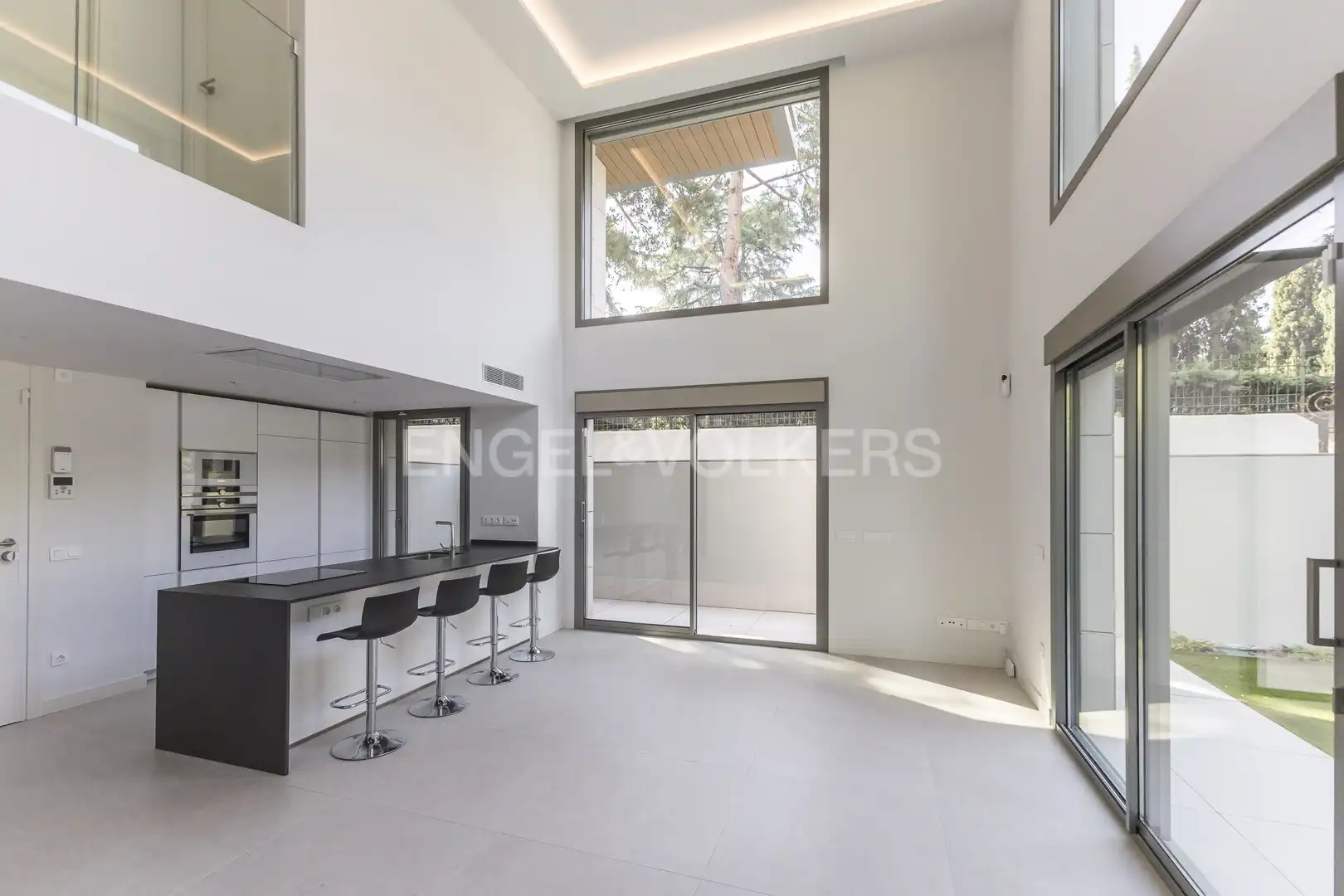 Dúplex en venta en Madrid con Calefacción, Terraza y Trastero