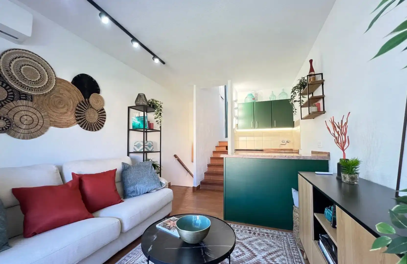 Sala d'estar de Apartament de lloguer en Estepona amb Aire condicionat, Terrassa i Moblat