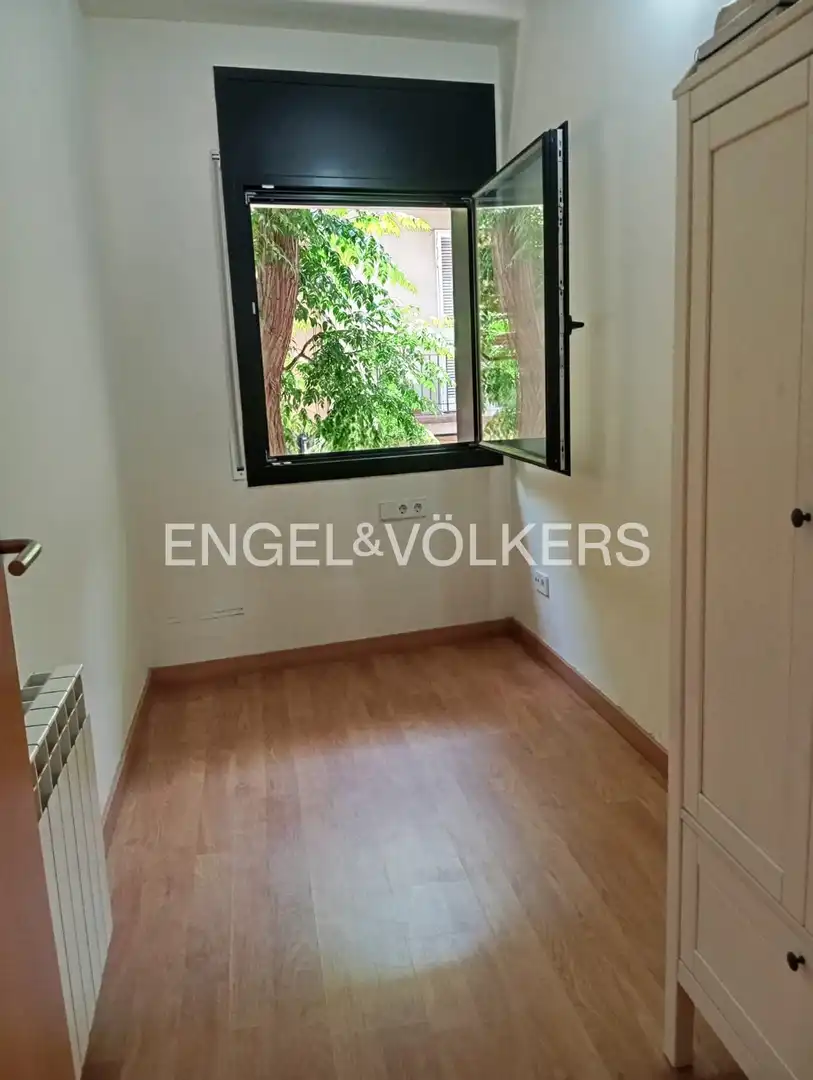 Habitación de Casa o chalet en venta en Barcelona con Calefacción y Jardín privado