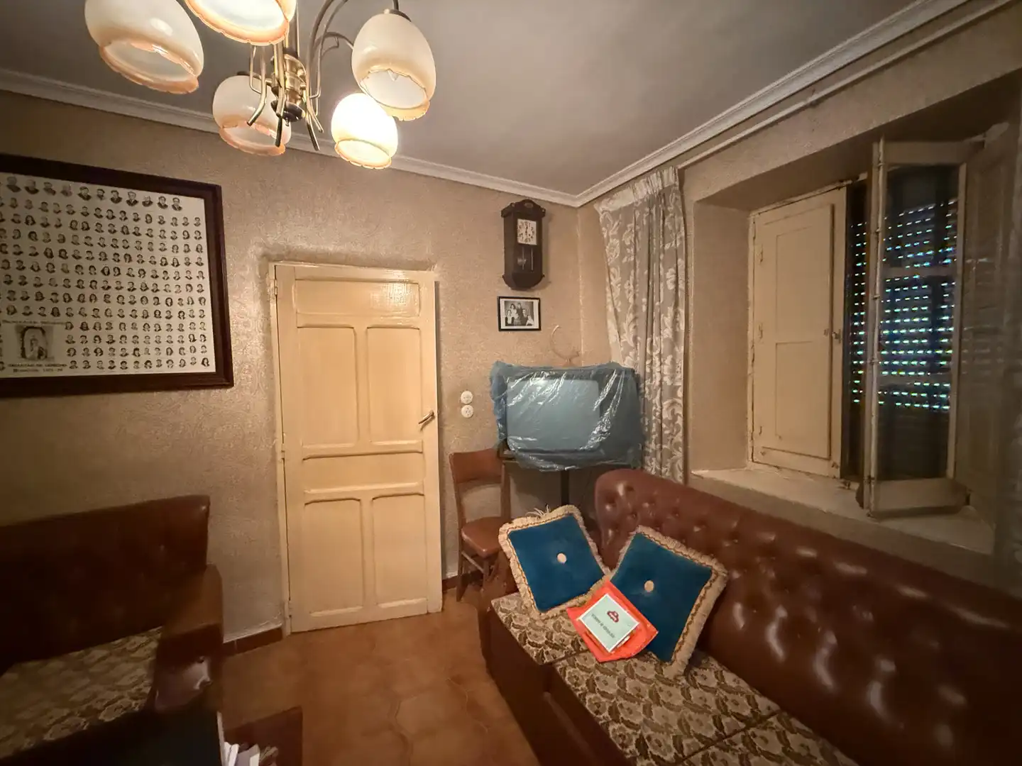 Sala d'estar de Casa o xalet en venda en Cervatos de la Cueza amb Traster i Moblat
