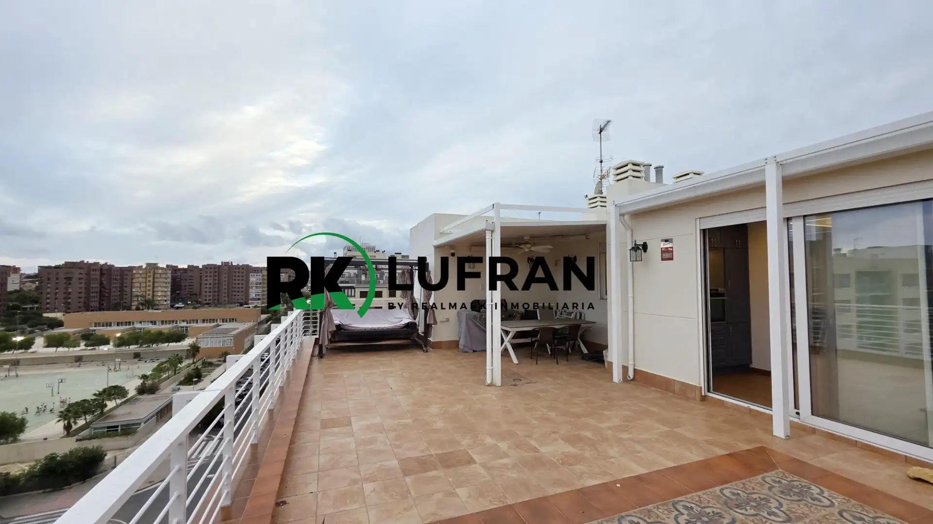 Terrassa de Àtic en venda en Alicante / Alacant amb Aire condicionat, Calefacció i Jardí privat