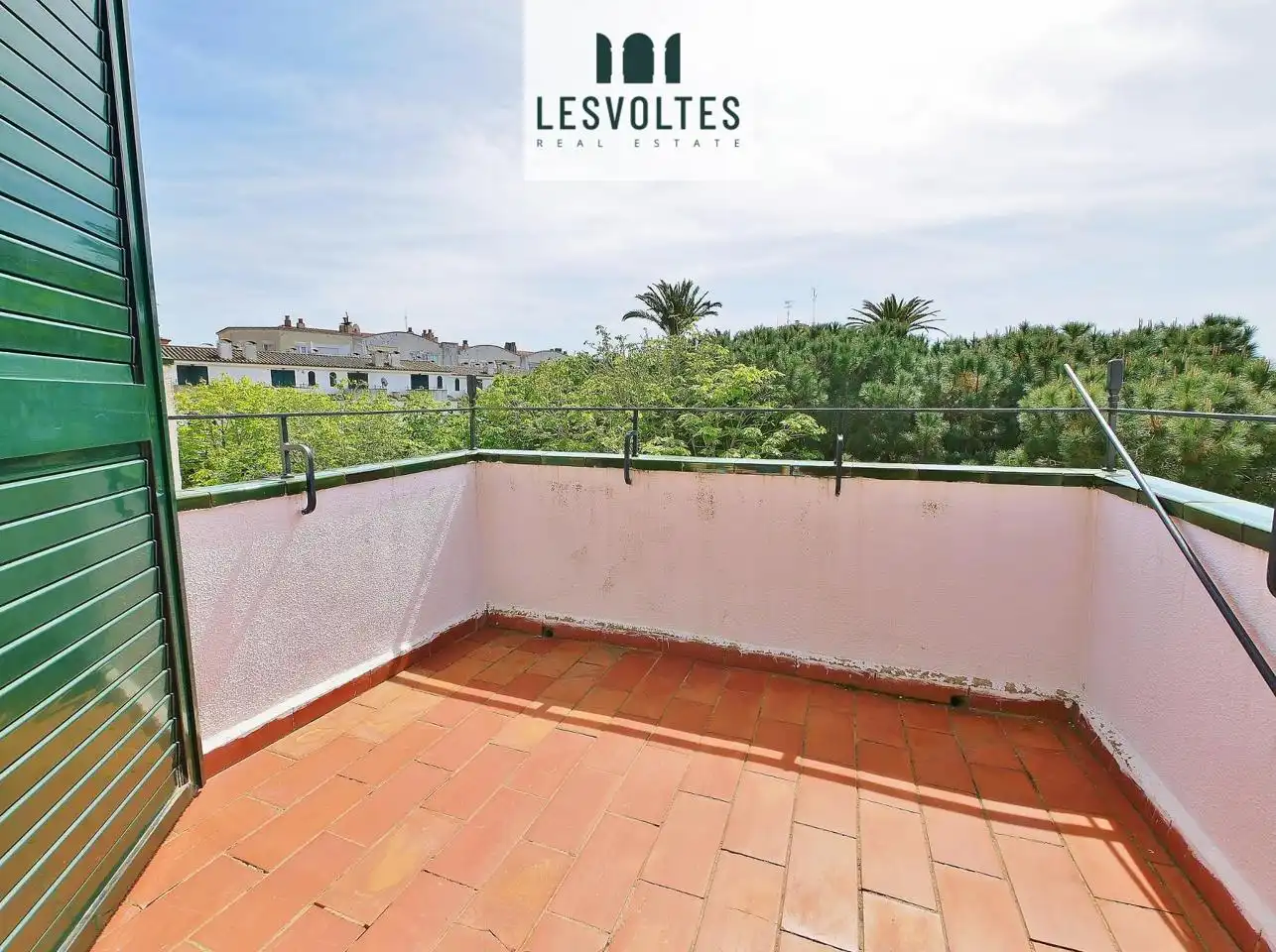 Houses for sale in Carrer de Martí Jordi Frigola, Centre
