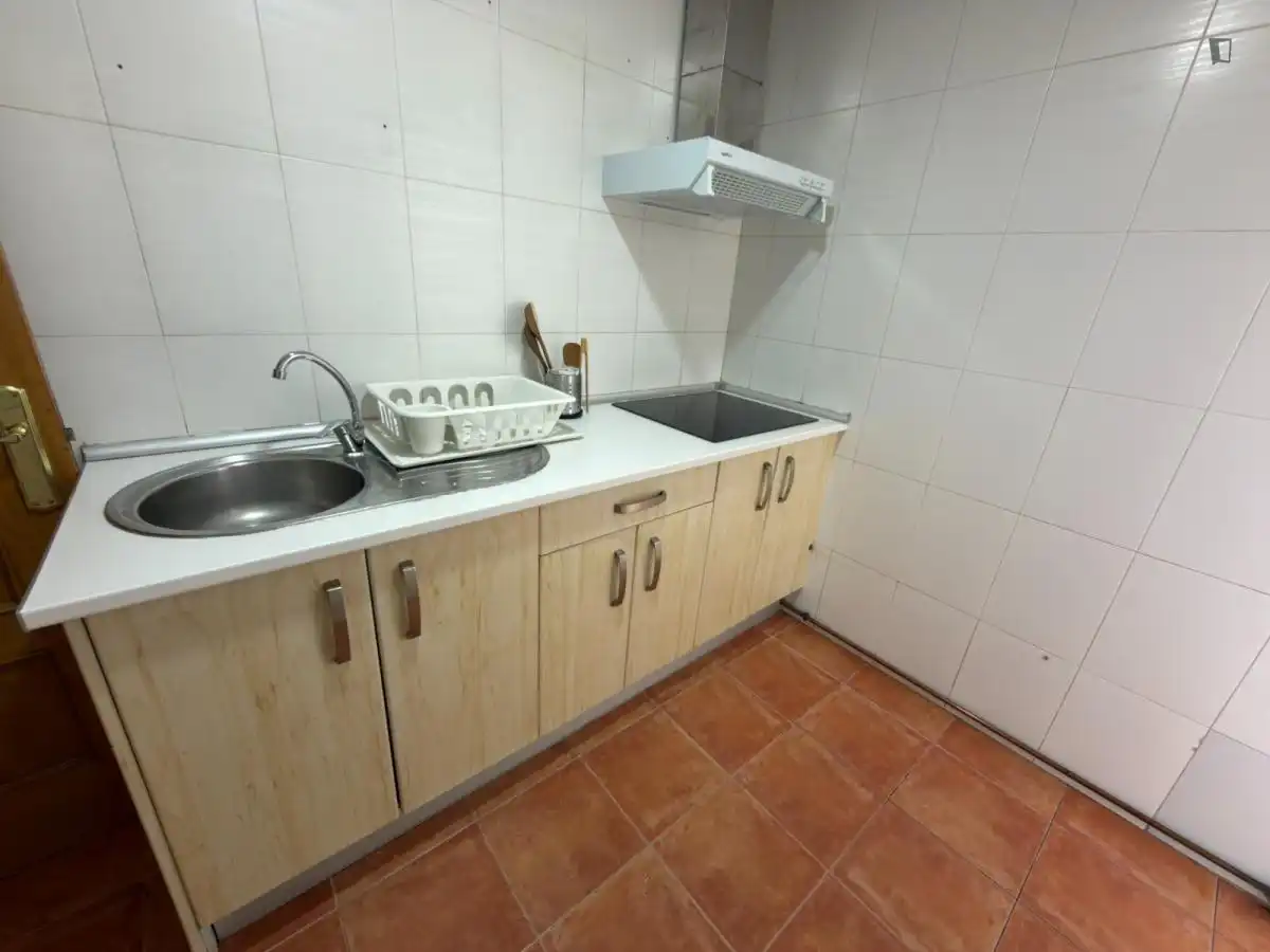 Cuina de Apartament per a compartir en Parla amb Calefacció, Moblat i Forn