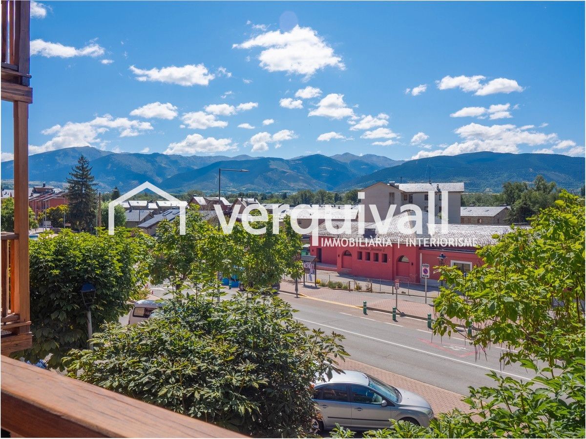 Vista exterior de Dúplex en venda en Llívia amb Calefacció, Parquet i Terrassa