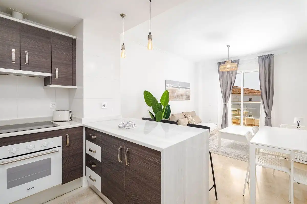 Cuina de Apartament de lloguer en Manilva amb Aire condicionat, Calefacció i Terrassa