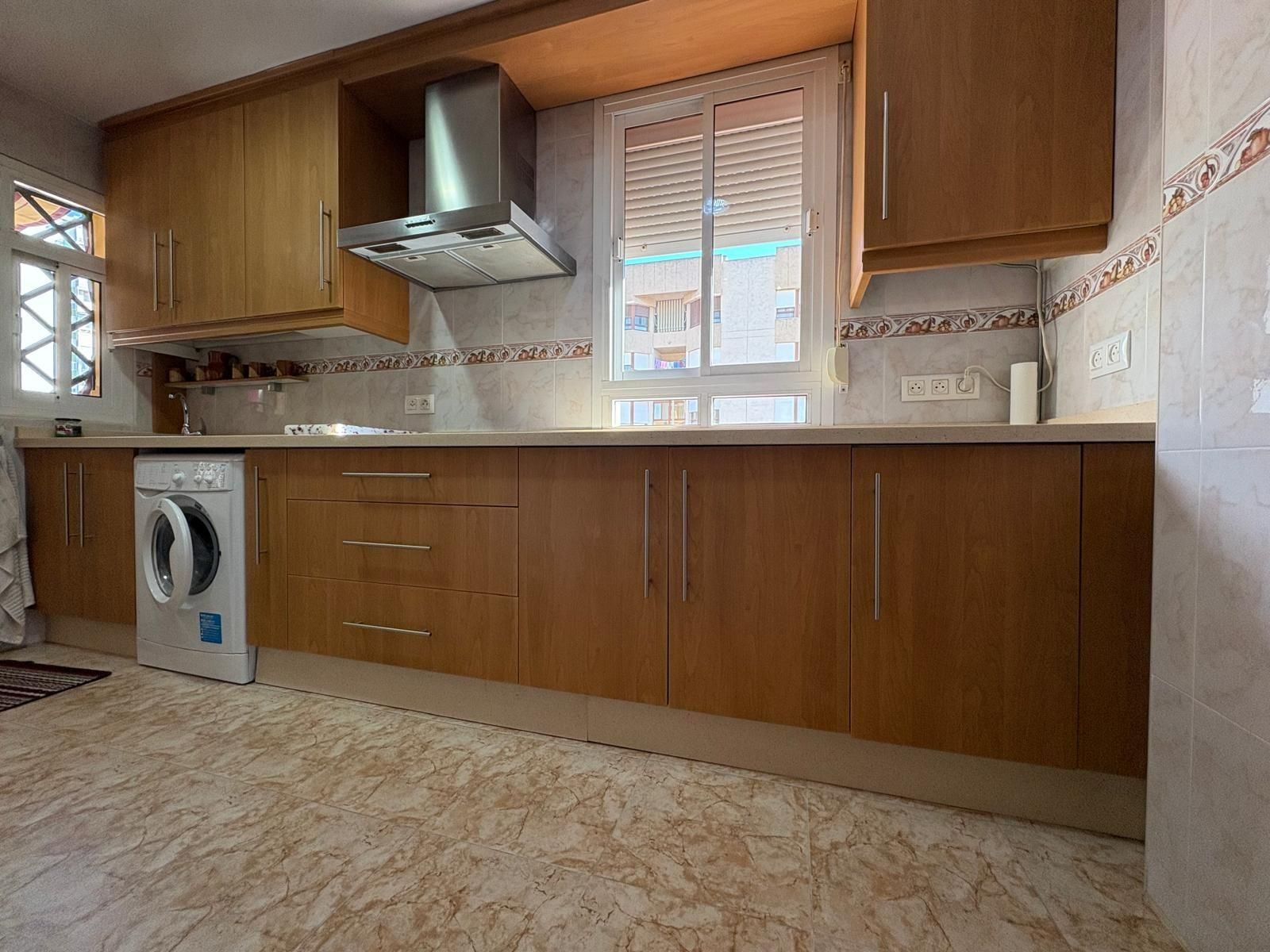 Cuina de Casa adosada en venda en Algeciras amb Aire condicionat, Terrassa i Traster