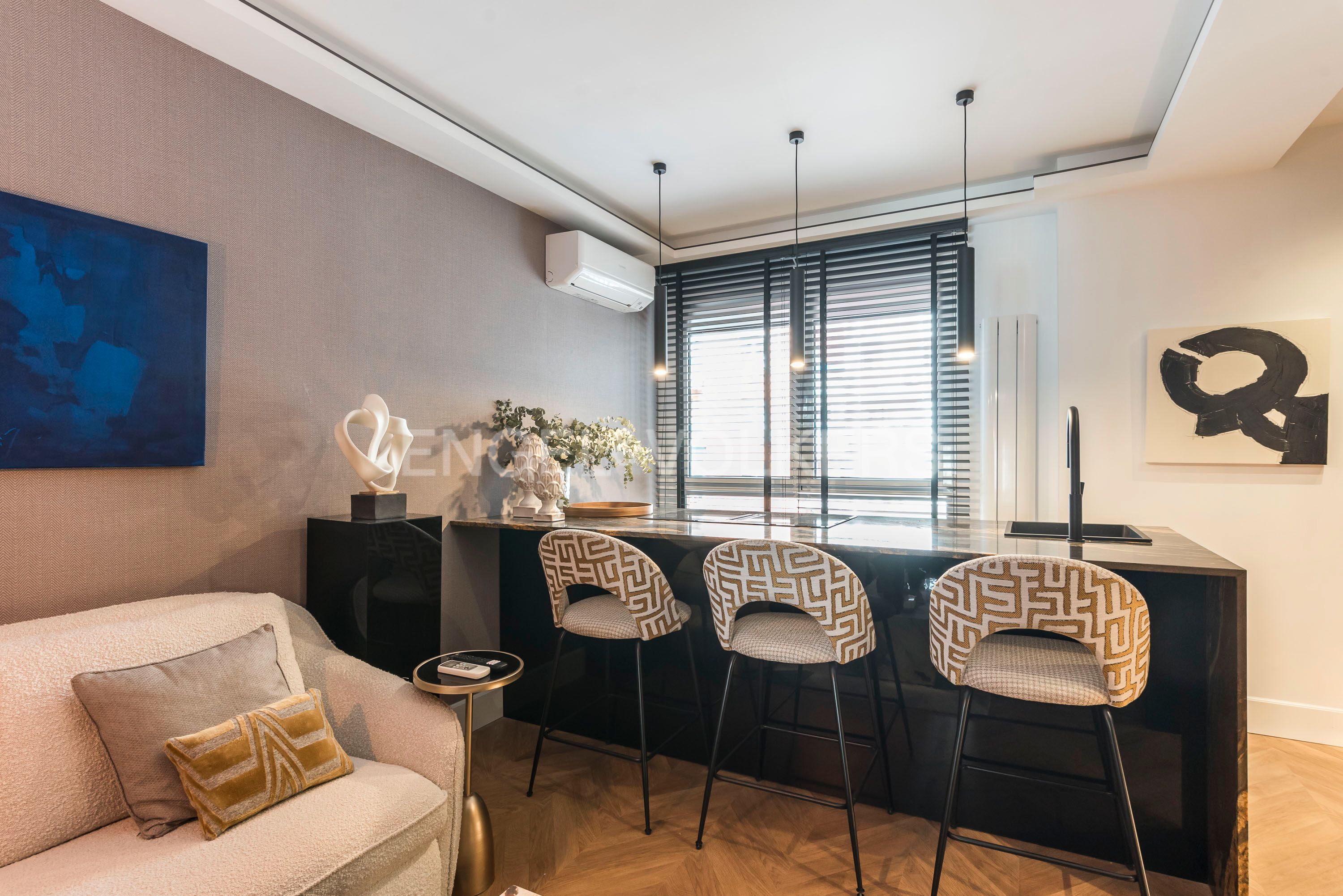 Living room of Flat for sale in  Madrid Capital  with Air Conditioner, Heating and Furnished