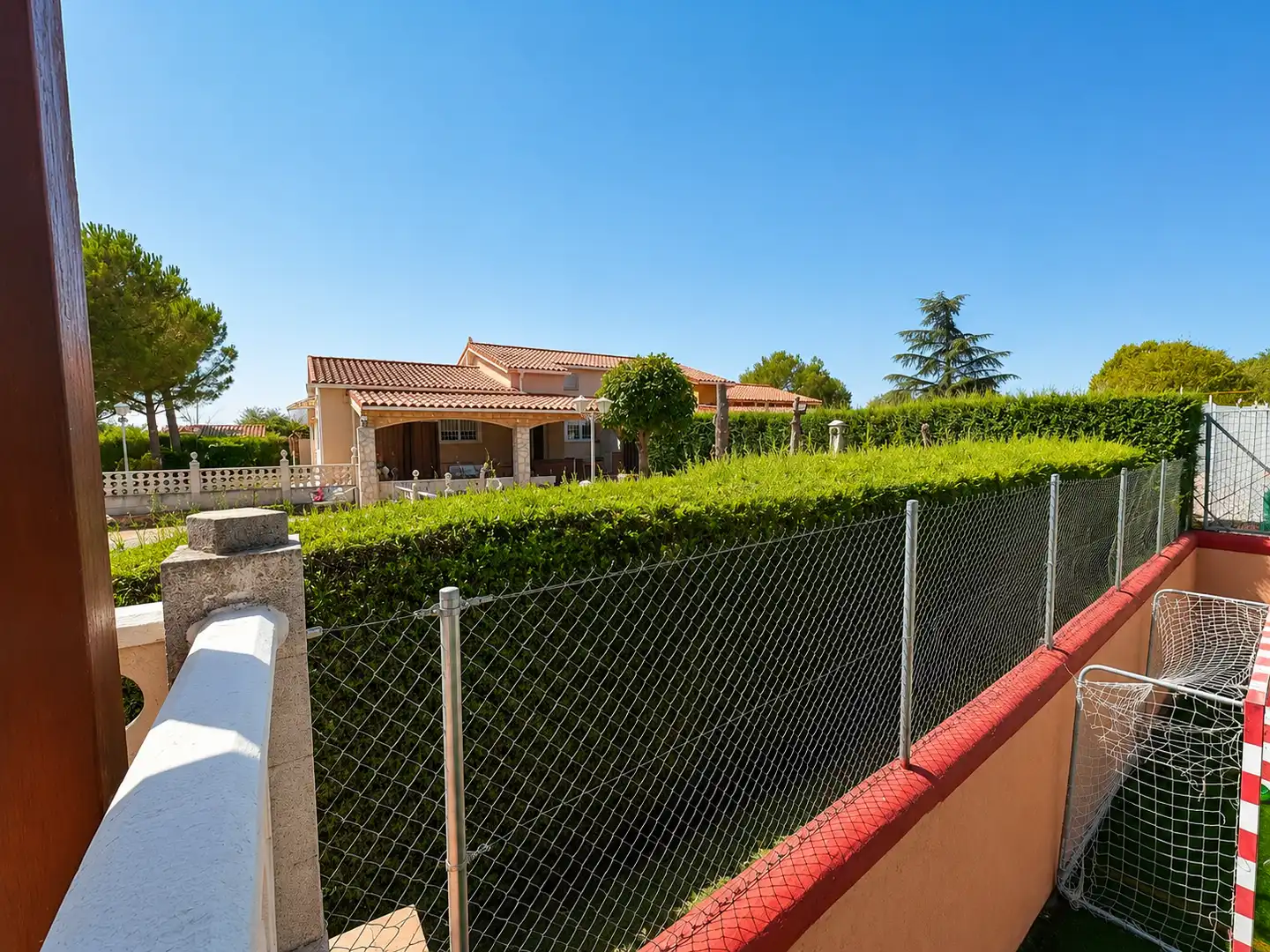 Vista exterior de Casa o chalet en venta en Nuevo Baztán con Aire acondicionado, Calefacción y Jardín privado