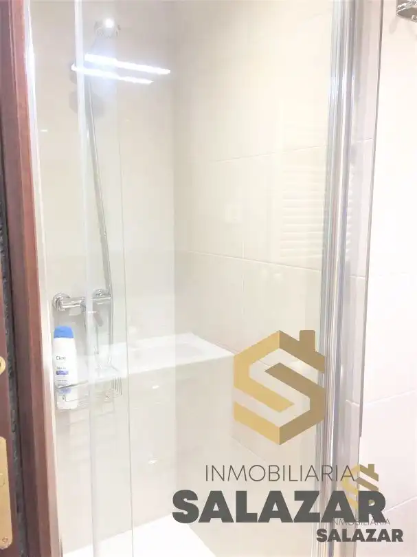 Badezimmer von Wohnung zur Miete in Bilbao  mit Heizung