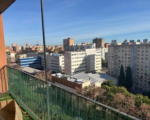 Vista exterior de Pis en venda en  Barcelona Capital amb Forn i Balcó