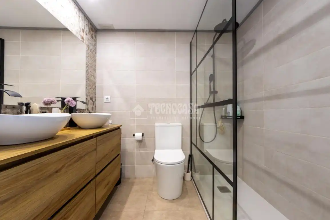 Baño de Piso en venta en Vila-seca con Aire acondicionado, Terraza y Balcón
