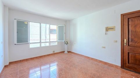 Foto 2 de Piso en venta en Calle García Lorca, Vecindario - El Doctoral - Cruce de Sardina, Santa Lucía de Tirajana