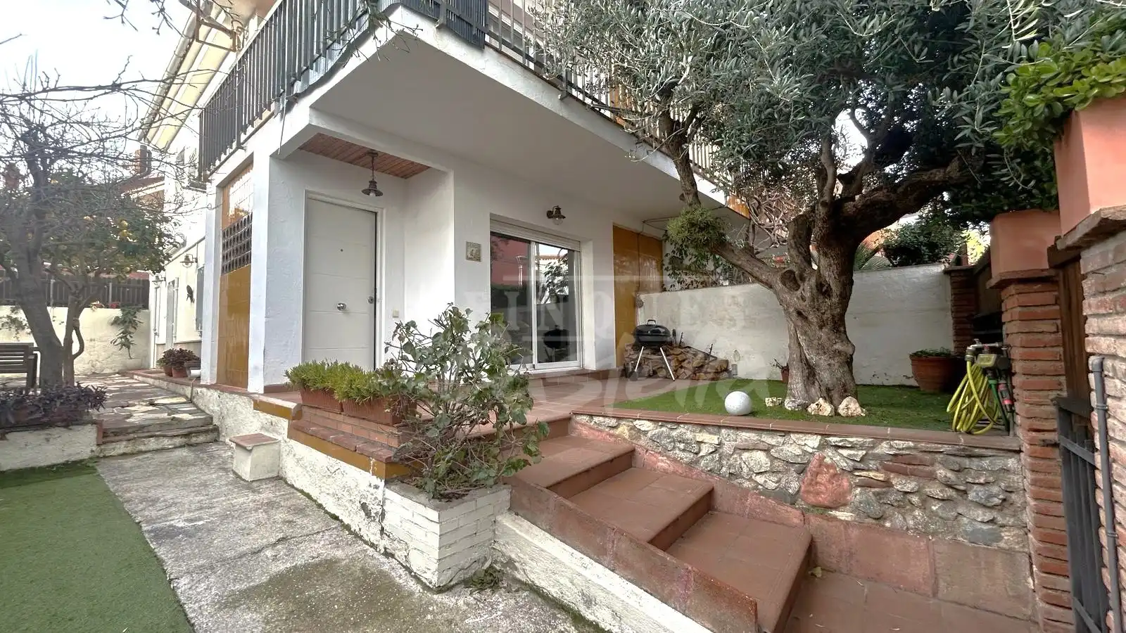 Vista exterior de Casa o xalet de lloguer en Premià de Dalt amb Terrassa i Balcó