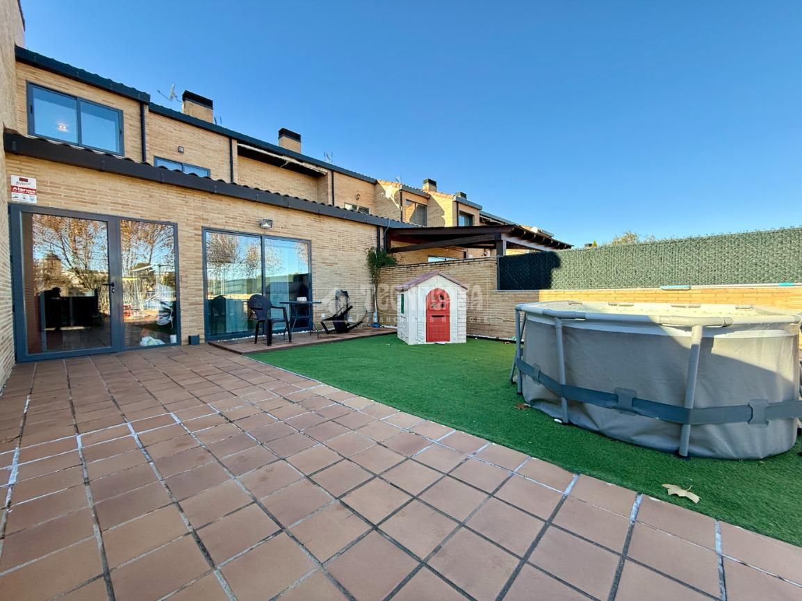 Terrassa de Casa adosada en venda en Quer amb Calefacció