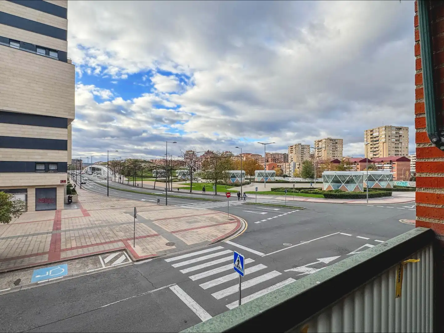 Vista exterior de Piso en venta en  Logroño con Calefacción, Jardín privado y Terraza