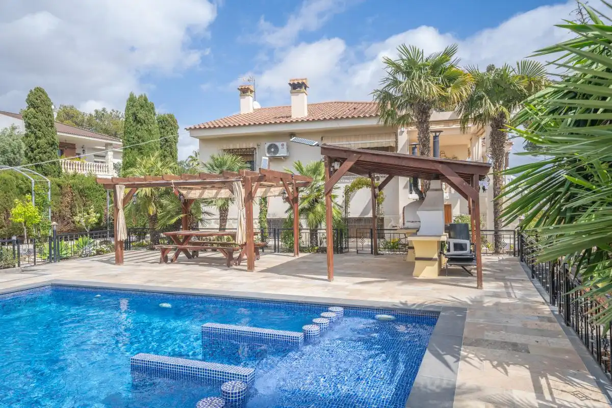 Swimming pool of Houses for sale in San Vicente del Raspeig / Sant Vicent del Raspeig  with Air Conditioner, Heating and Private garden