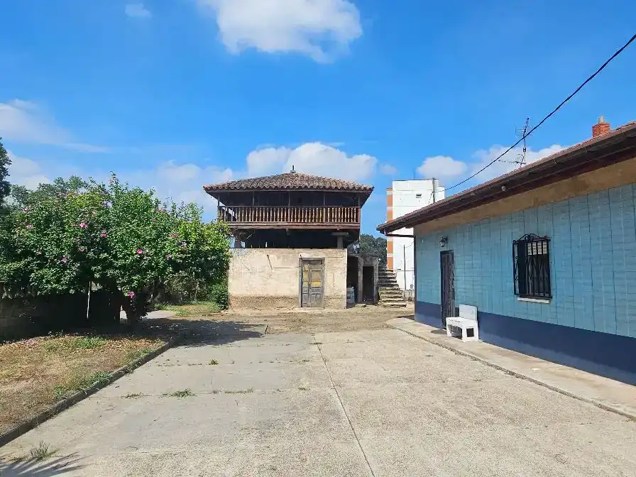 Vista exterior de Casa o xalet en venda en Corvera de Asturias amb Balcó