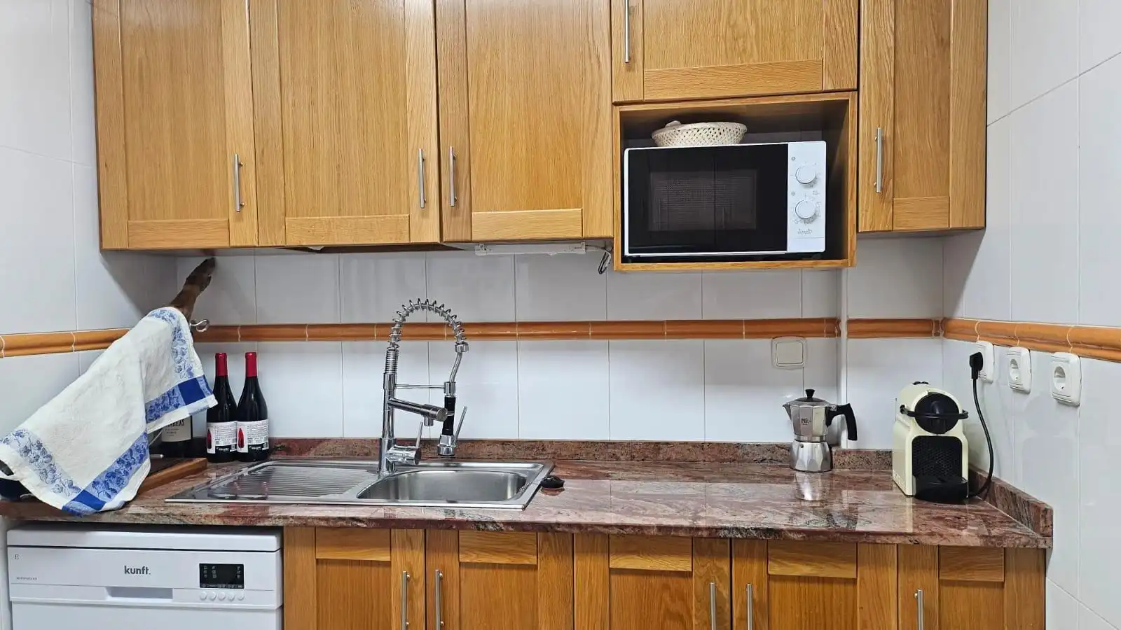 Cuina de Casa adosada en venda en Elche / Elx amb Calefacció, Jardí privat i Moblat