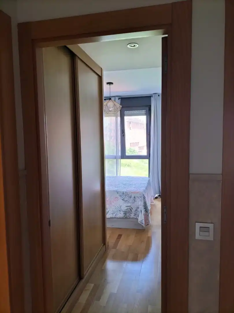 Dormitori de Apartament en venda en Oviedo  amb Calefacció, Parquet i Traster