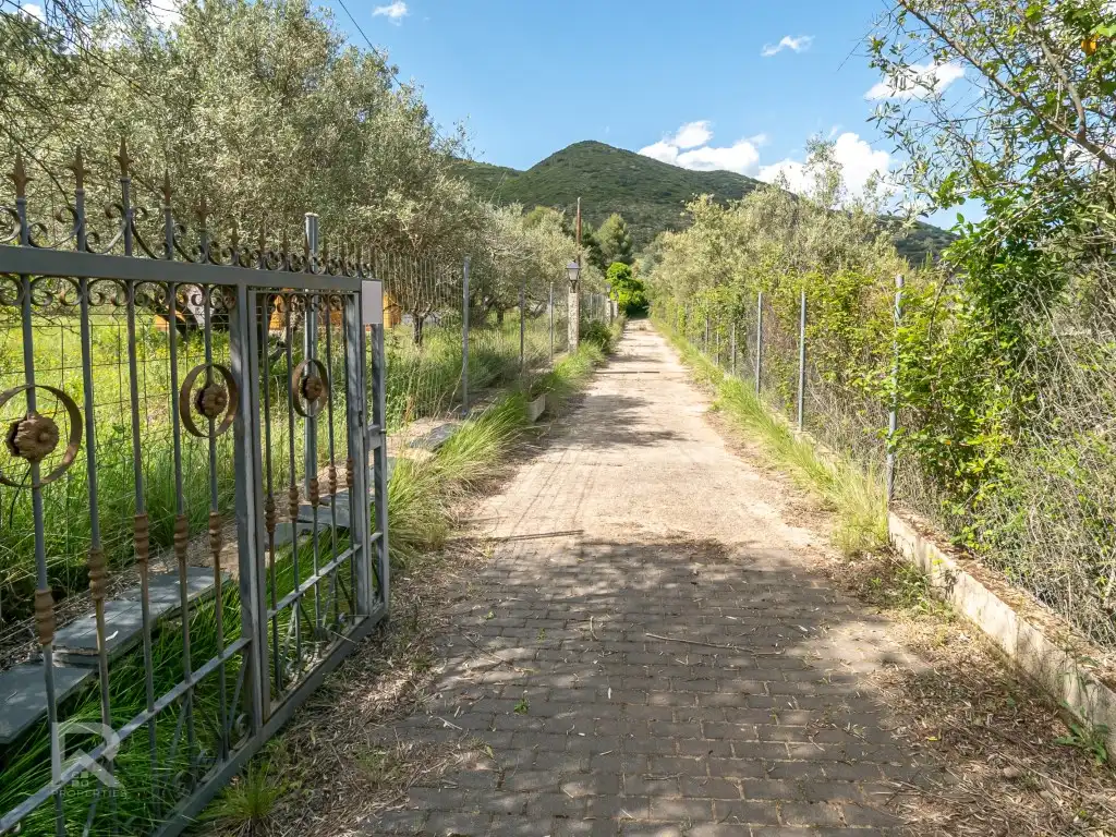 House for sale in Poligono 12 Paraje 93 Senda