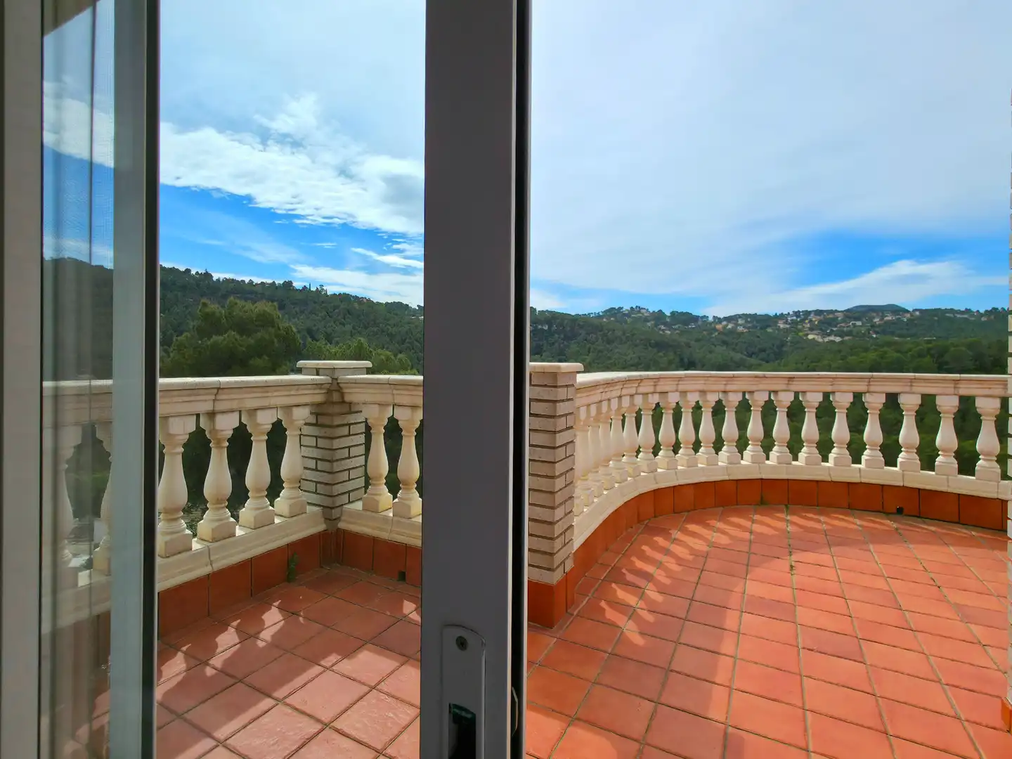 Terrassa de Casa o xalet en venda en Sant Andreu de la Barca amb Aire condicionat, Calefacció i Jardí privat
