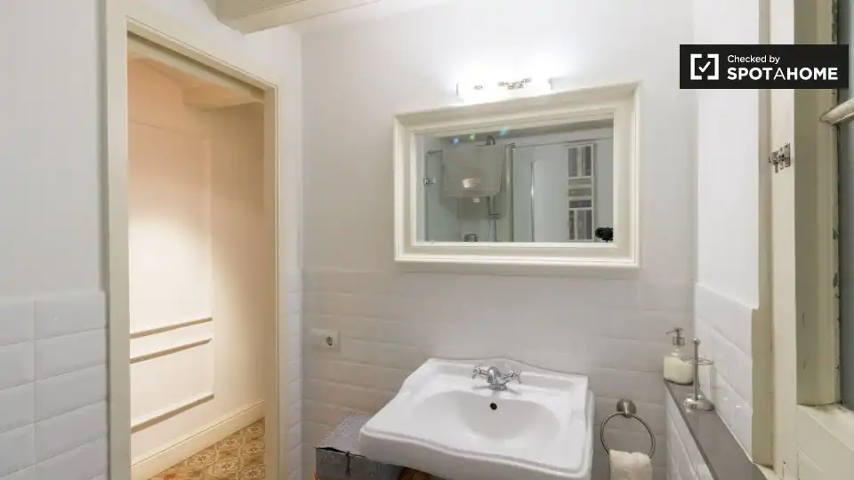 Baño de Apartamento para compartir en Barcelona con Aire acondicionado, Calefacción y Terraza