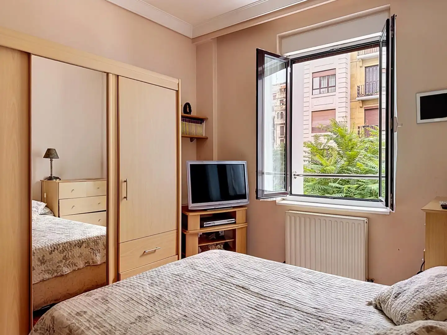 Habitación de Piso en venta en Donostia - San Sebastián  con Calefacción y Balcón