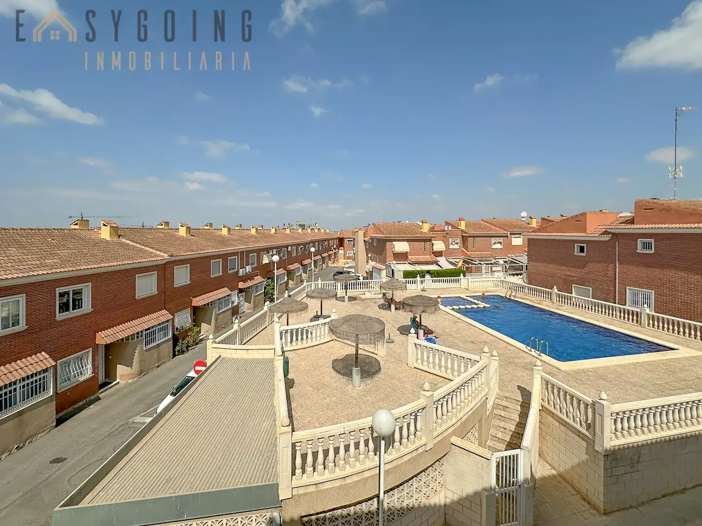 Reihenhaus mit Pool zum Verkauf in Calle Logroño, imagen 2