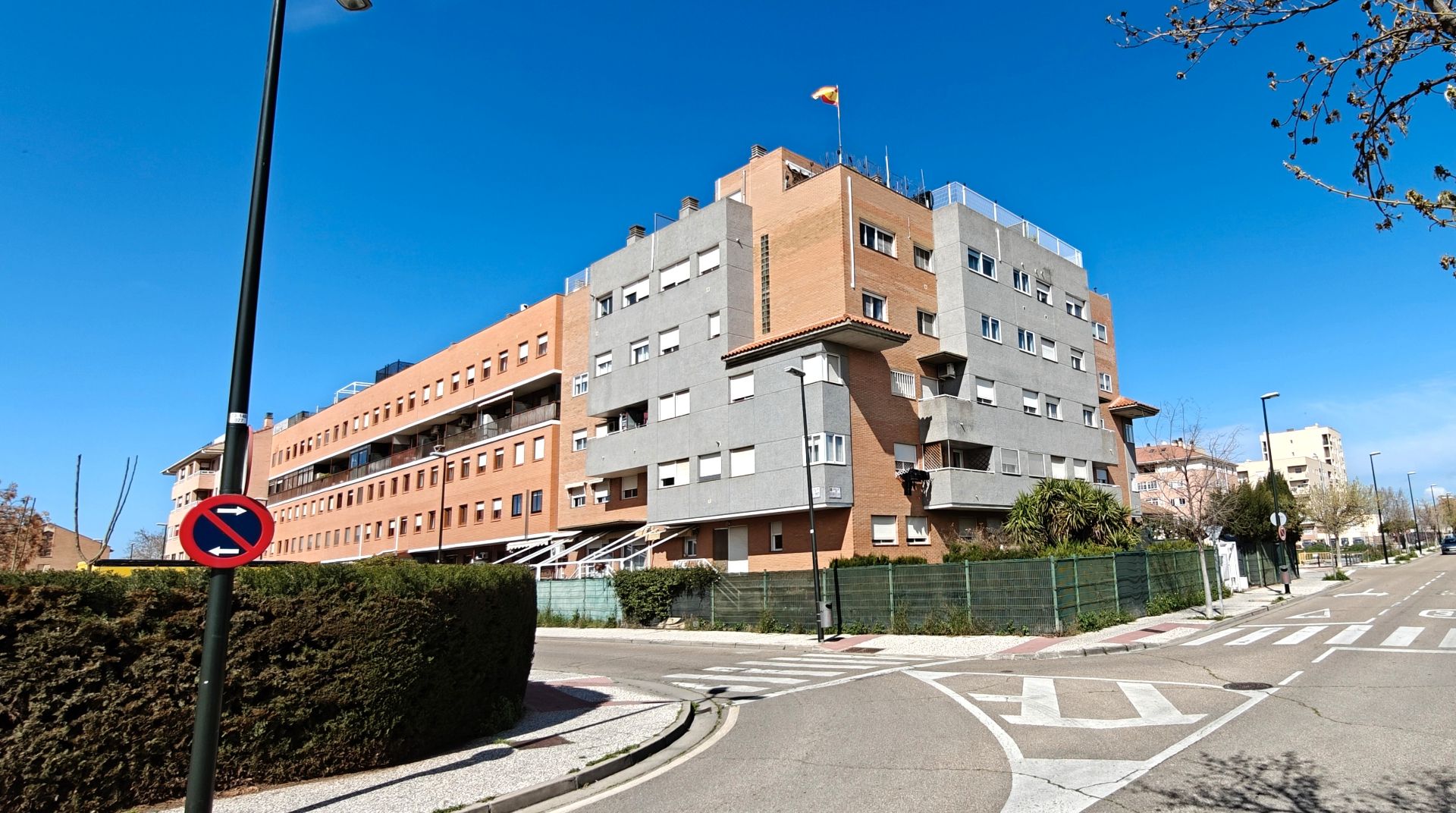 Exterior view of Flat for rent in  Zaragoza Capital  with Heating, Parquet flooring and Oven