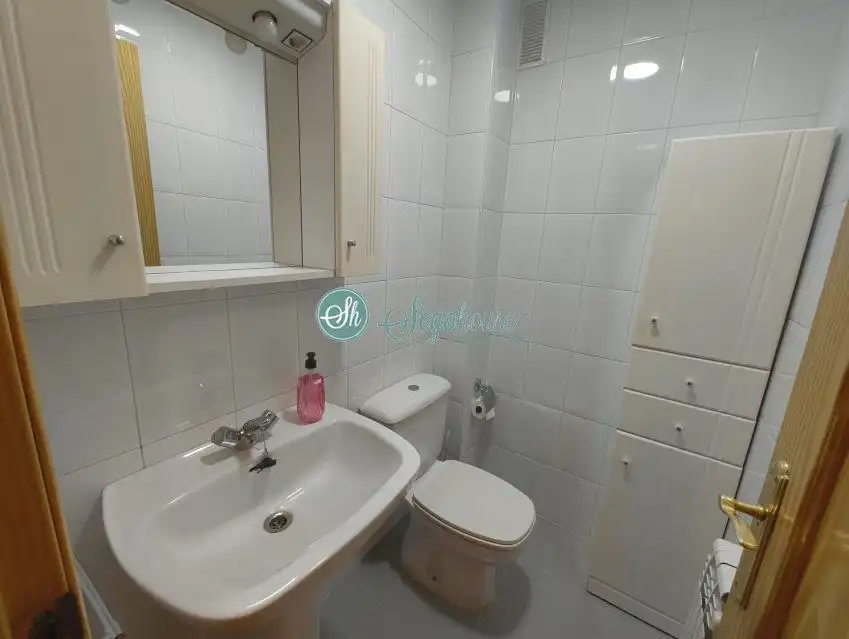 Badezimmer von Wohnung zur Miete in Segovia mit Heizung, Parkett und Terrasse