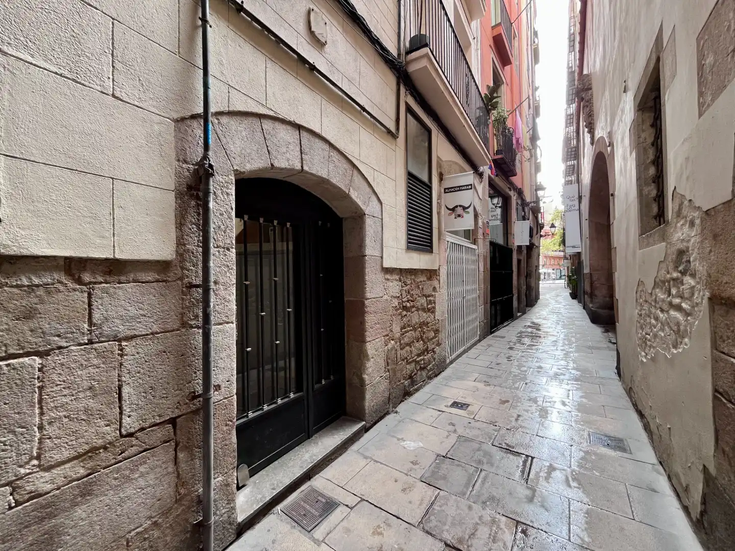 Vista exterior de Pis en venda en Barcelona amb Forn i Balcó