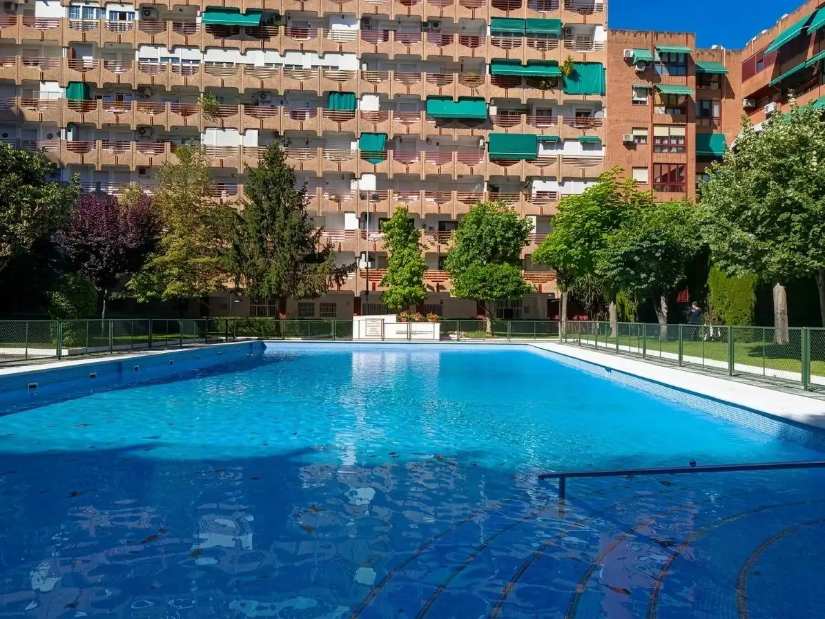 Swimming pool of Flat for rent in Granada  with Air Conditioner, Heating and Private garden