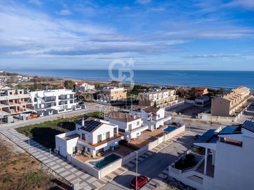 Detached house with pool for sale in Calle Teix