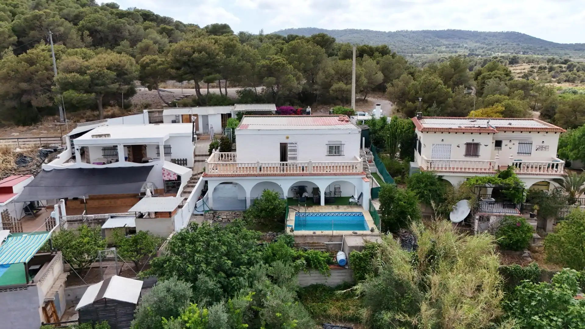 Vista exterior de Casa o chalet en venta en Casinos con Terraza, Trastero y Piscina