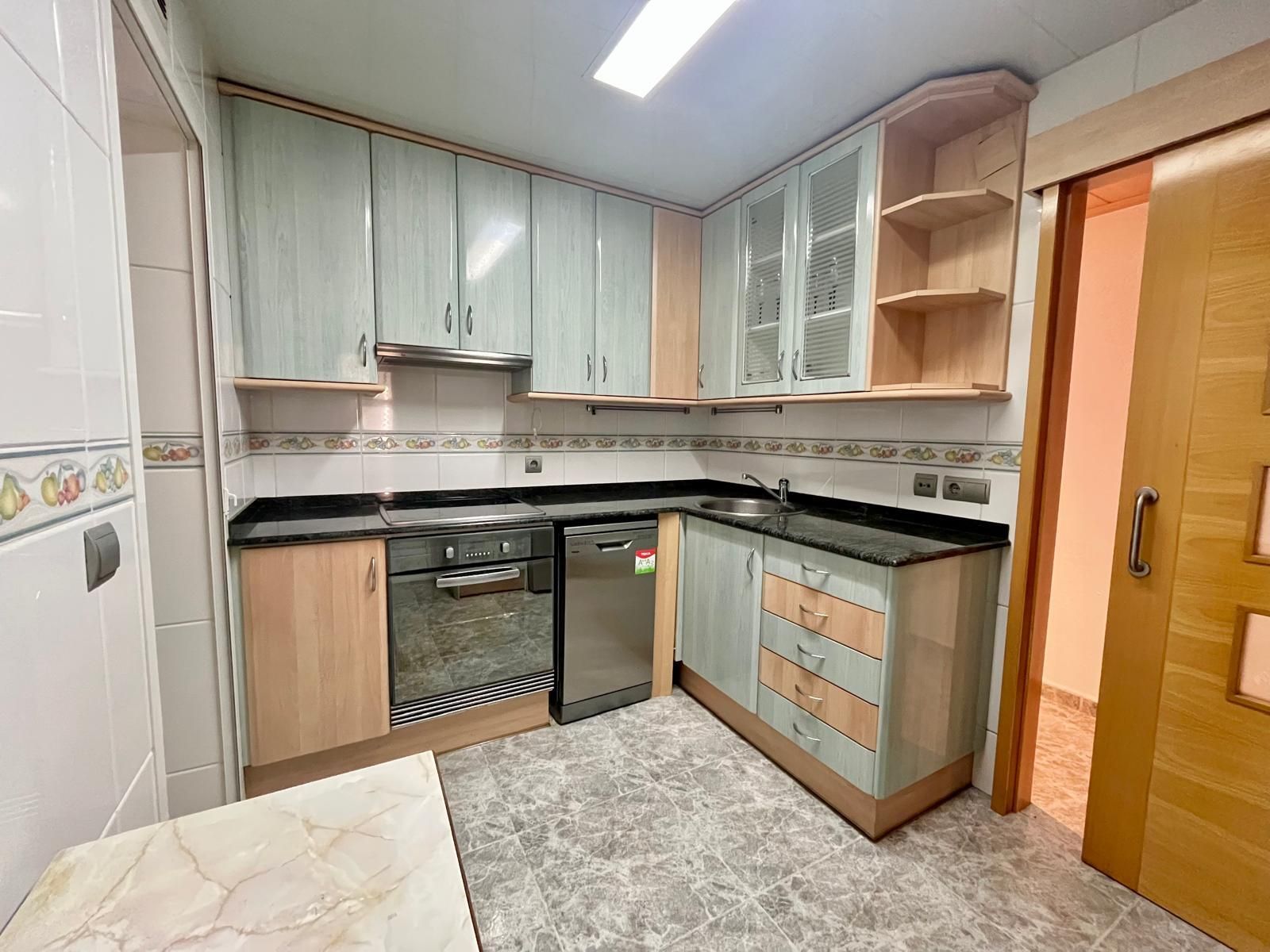 Küche von Wohnungen zum Verkauf in Badalona mit Klimaanlage und Heizung