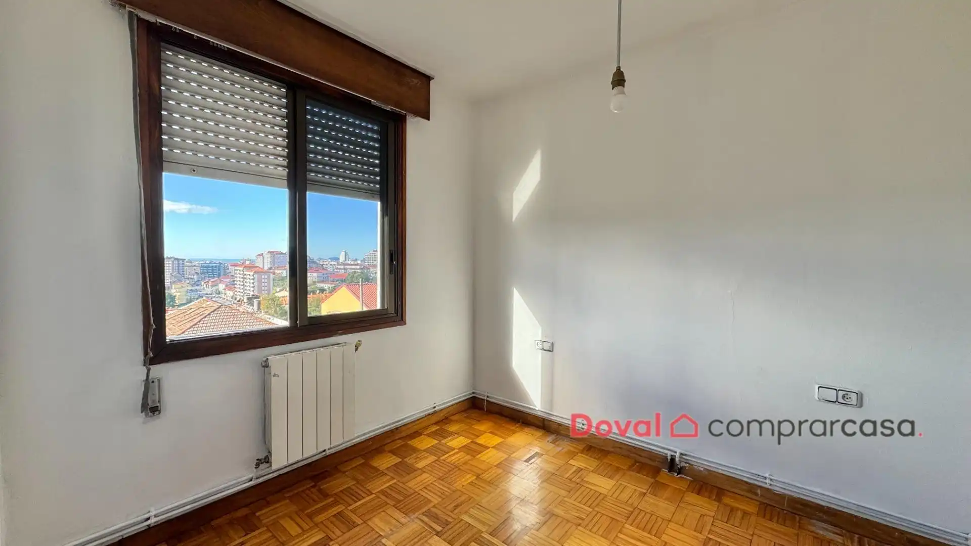 Bedroom of Houses for sale in Vigo   with Heating, Private garden and Parquet flooring