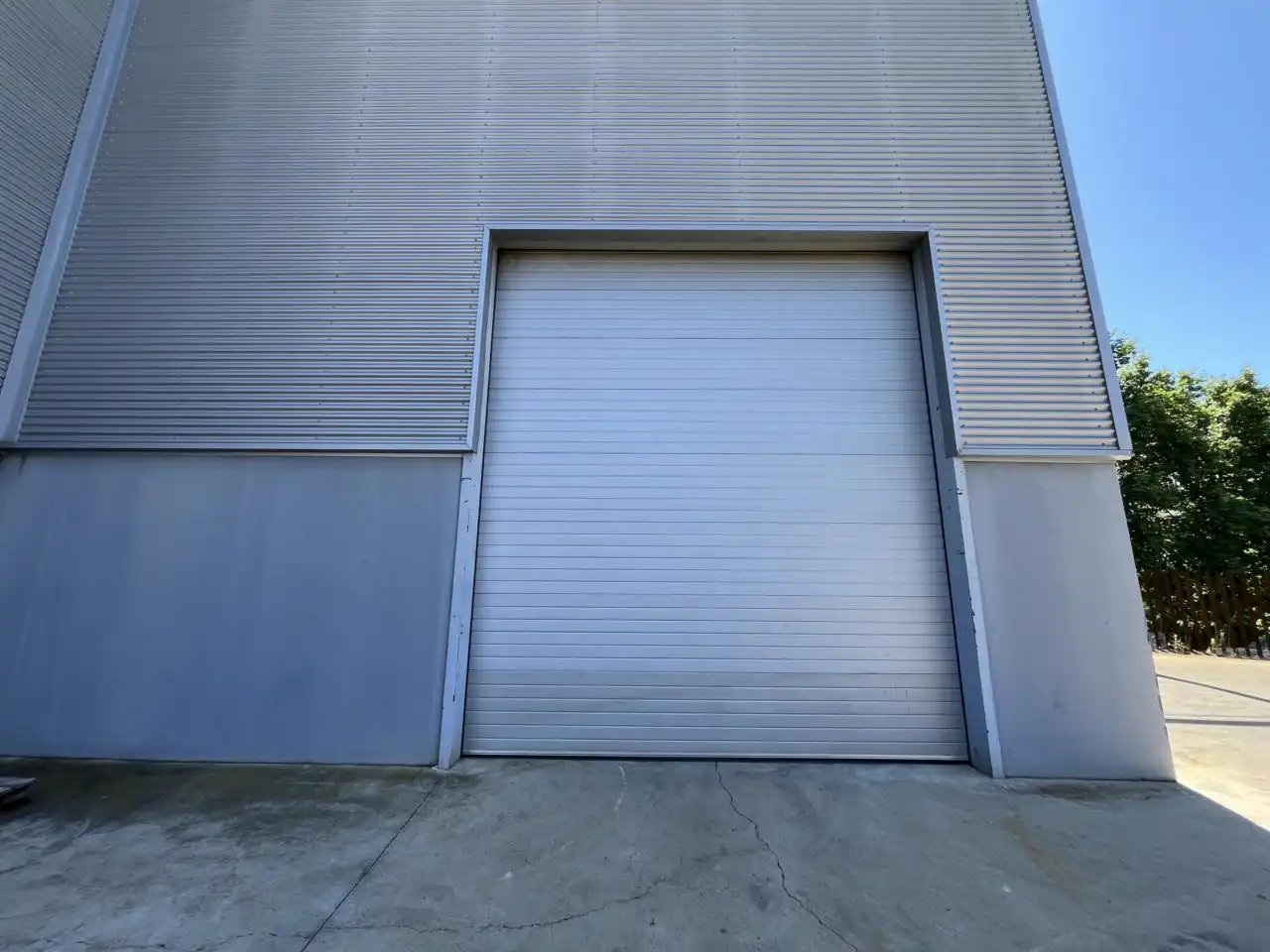 Vista exterior de Nave industrial en venta en Manlleu con Alarma