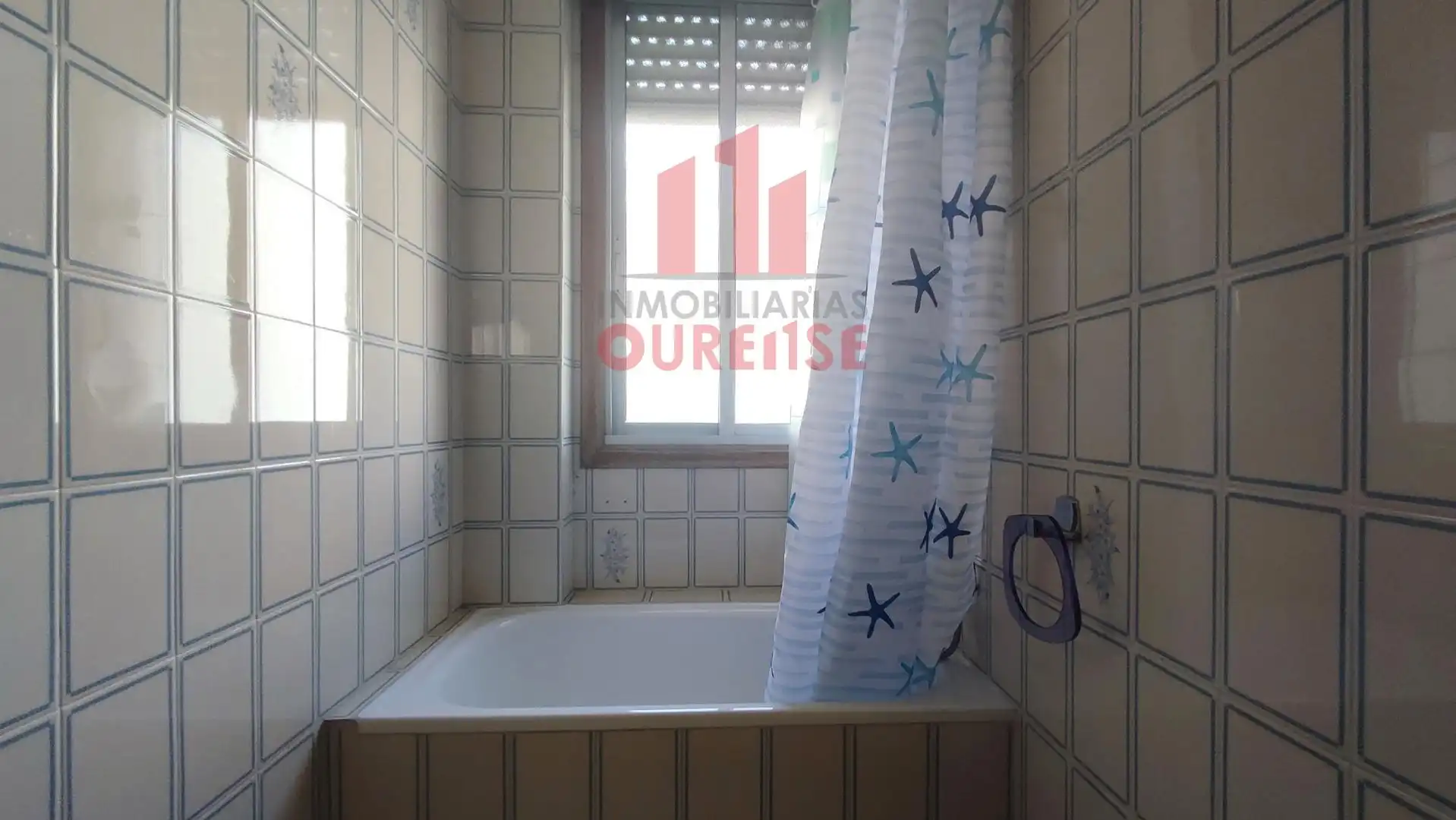 Bathroom of Flat for share in Ourense Capital   with Heating and Furnished