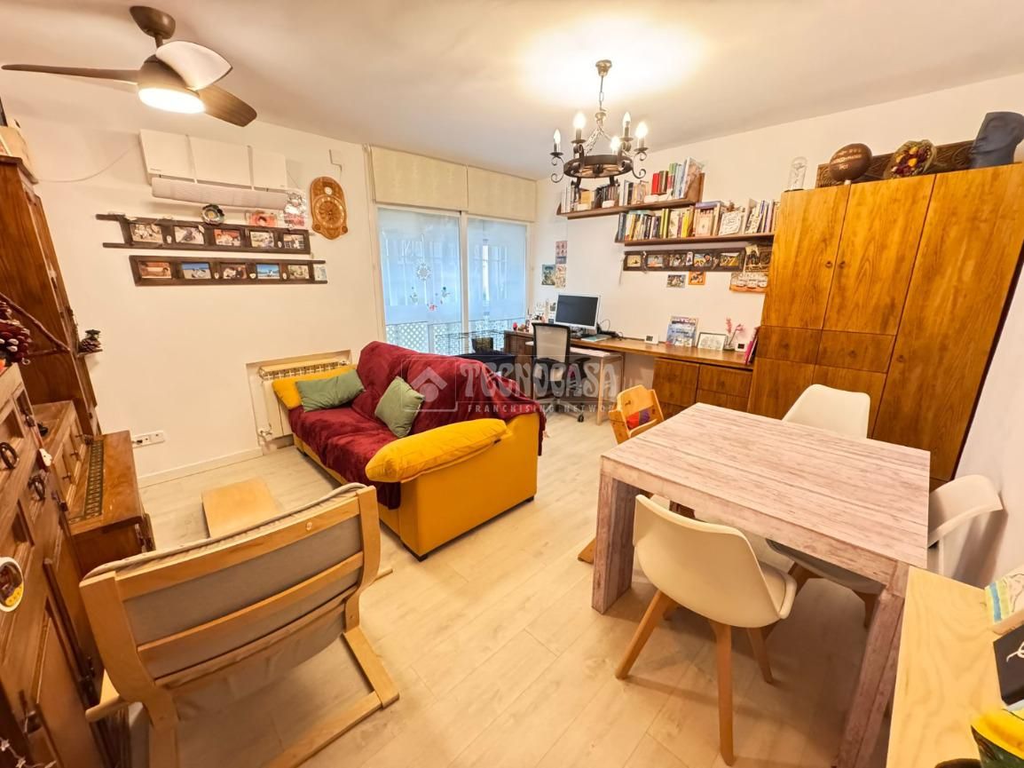 Living room of Flat for sale in  Madrid Capital  with Air Conditioner, Heating and Furnished