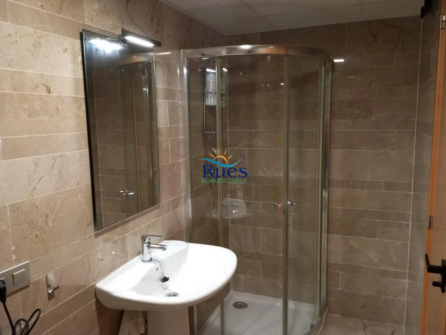Badezimmer von Erdgeschoss zum Verkauf in Oropesa del Mar / Orpesa mit Heizung, Terrasse und Abstellraum