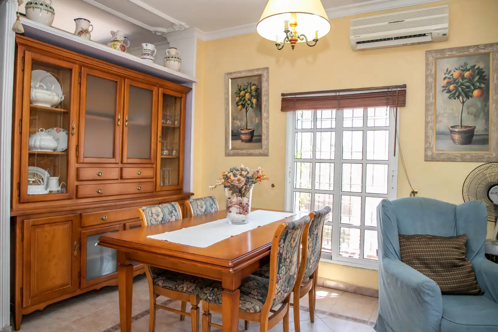 Comedor de Casa o chalet en venta en Castilleja de la Cuesta con Aire acondicionado, Calefacción y Jardín privado