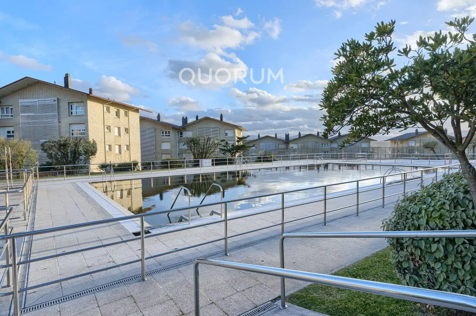 Piscina de Piso en venta en Sopela con Calefacción, Terraza y Trastero