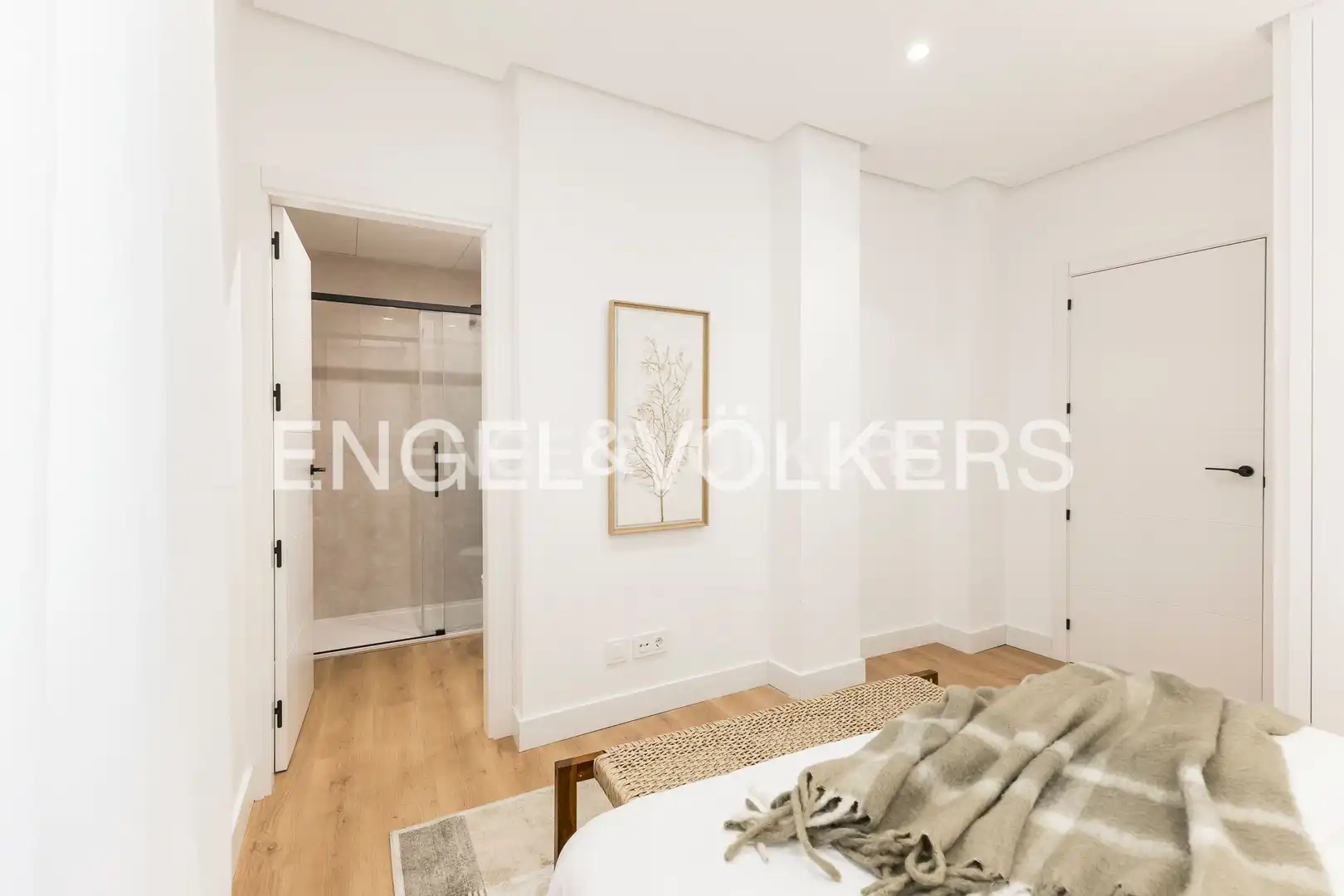 Bedroom of Flat for sale in Madrid  with Air Conditioner, Heating and Balcony