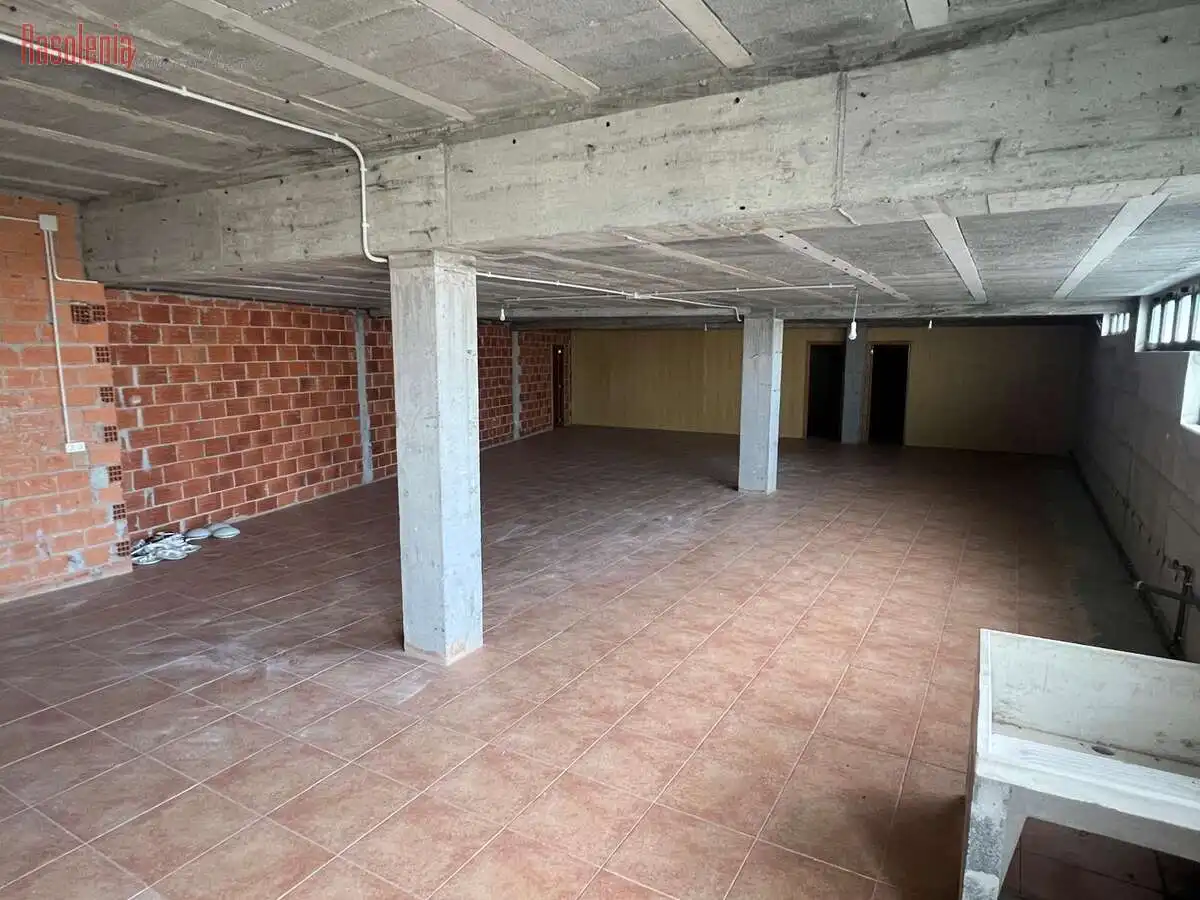 Local en venta en Moeche