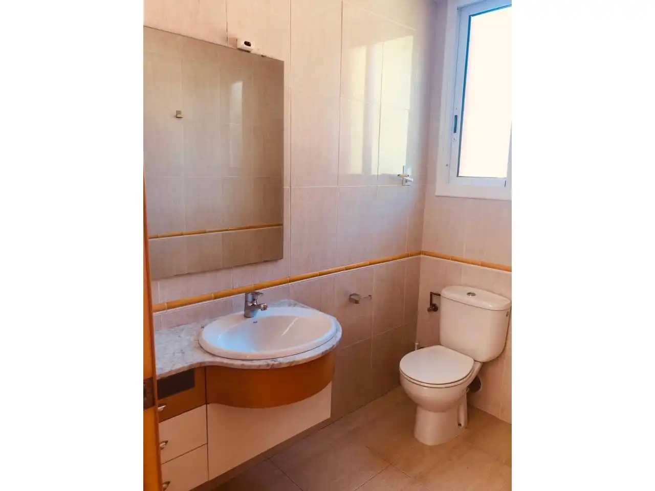 Badezimmer von Einfamilien-Reihenhaus zur Miete in Castellar del Vallès mit Heizung, Privatgarten und Terrasse