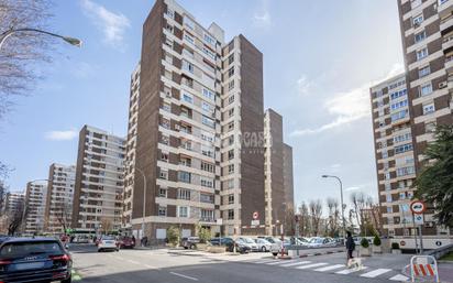 Vista exterior de Pis en venda en  Madrid Capital amb Calefacció i Terrassa