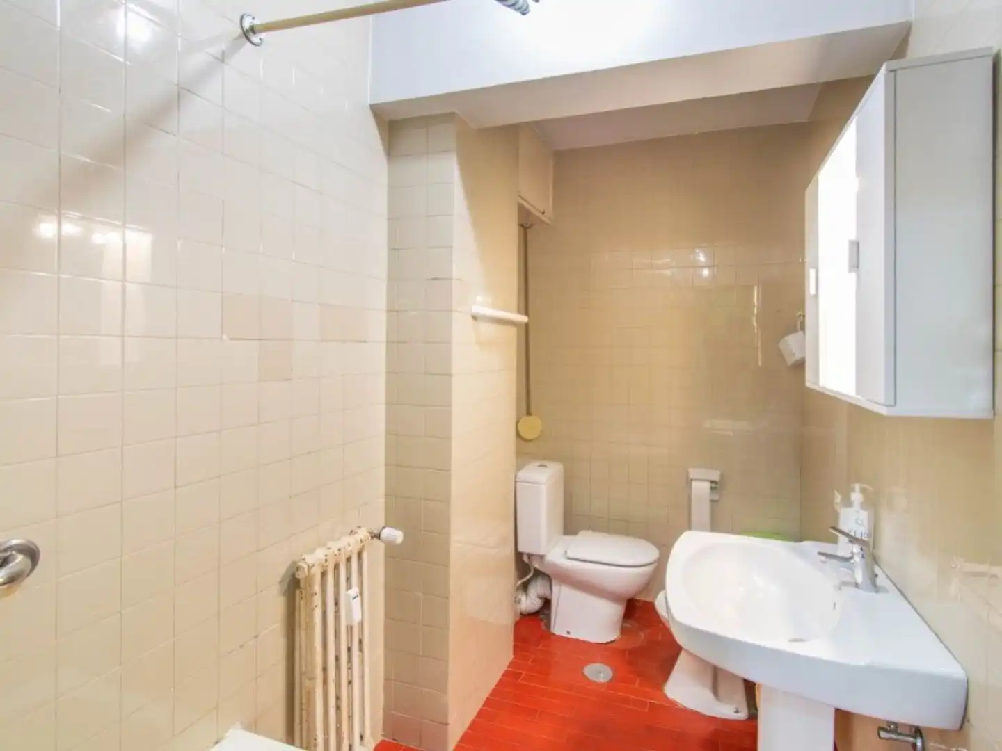 Bathroom of Flat for sale in  Pamplona / Iruña  with Heating and Storage room