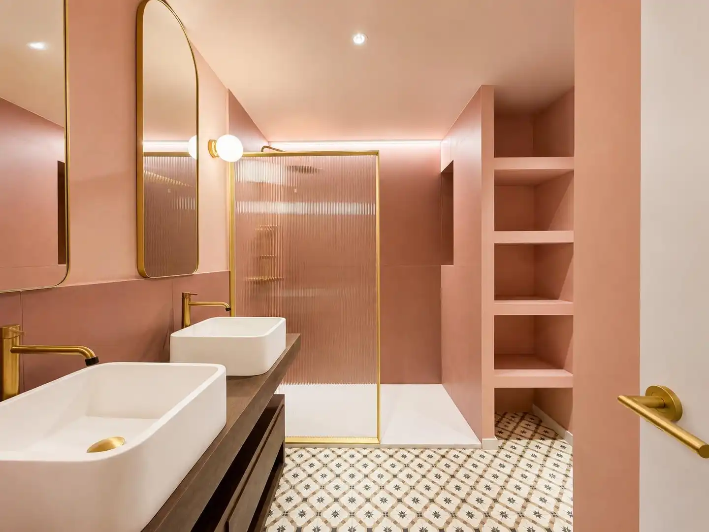 Bathroom of Flat for rent in Valencia  with Air Conditioner, Heating and Parquet flooring